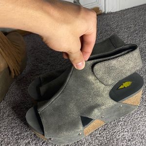 Volatile women’s size 9 heels